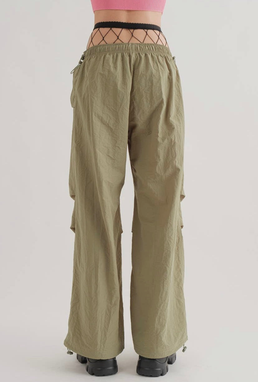 I'M ESSENTIAL PARACHUTE PANTS (OLIVE)