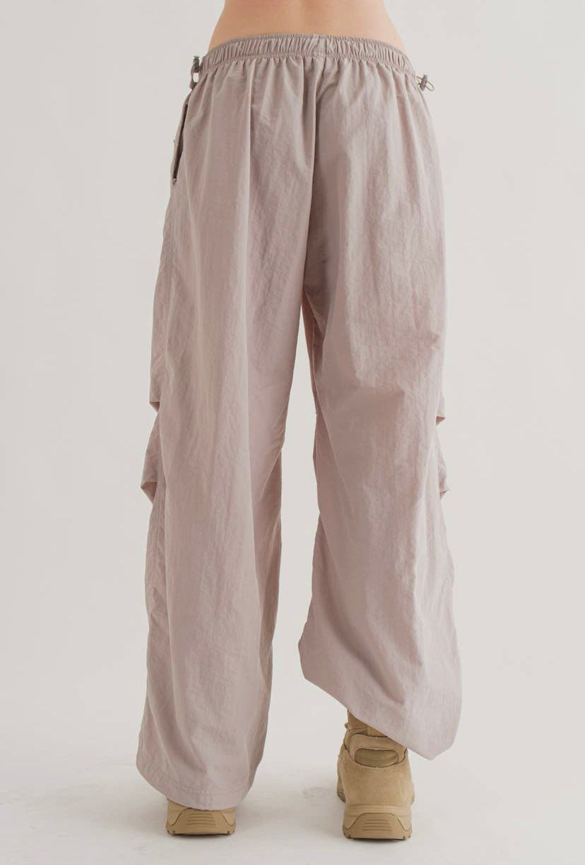 I'M ESSENTIAL PARACHUTE PANTS (GREY)