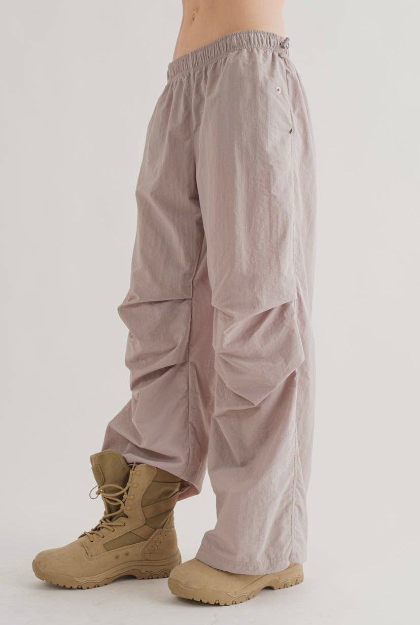 I'M ESSENTIAL PARACHUTE PANTS (GREY)