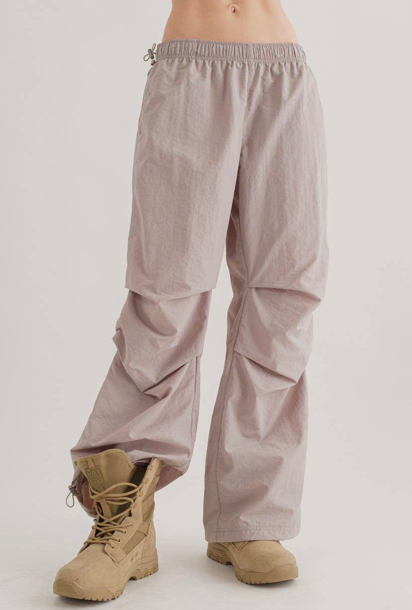 I'M ESSENTIAL PARACHUTE PANTS (GREY)